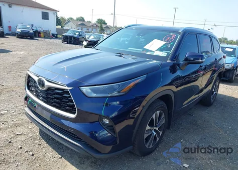2021 Toyota Highlander Xle z USA, uszkodzony, nr VIN 5TDHZRBH2MS073633